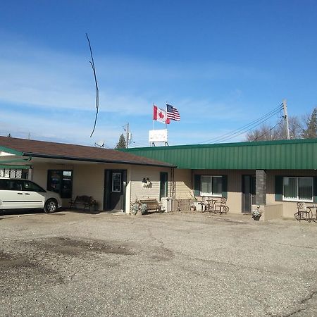 Maple Leaf Motel Emerson Exterior photo