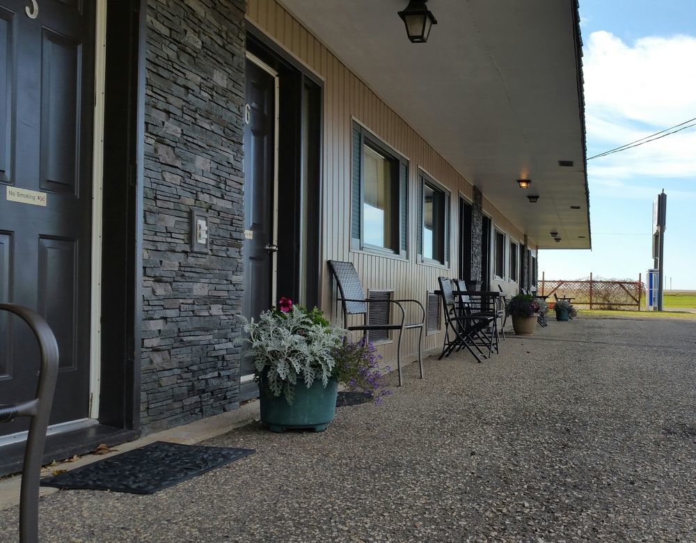 Maple Leaf Motel Emerson Exterior photo